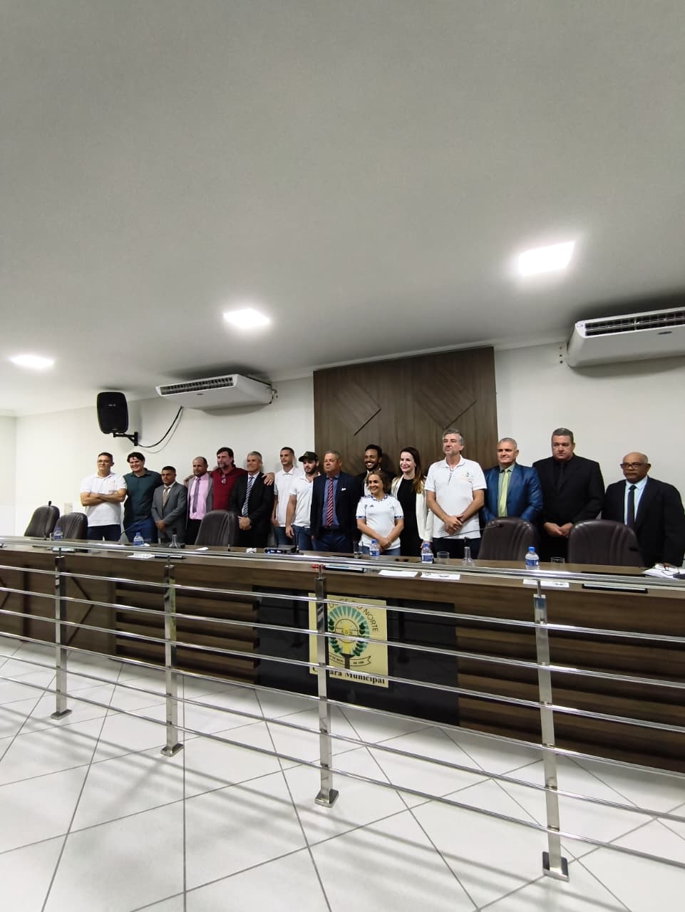 Imagem da notícia: Equipe da clínica MentalMed participa de sessão ordinária e detalha serviços oferecidos pelo espaço.