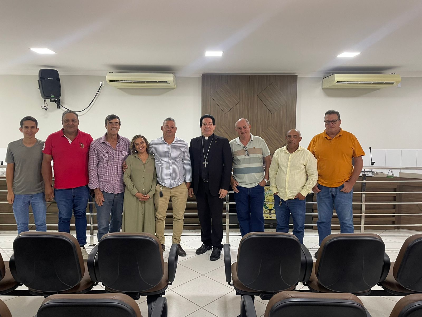 Imagem da notícia: Bispo Dom Paulo se reúne com prefeito e vereadores na Câmara Municipal.